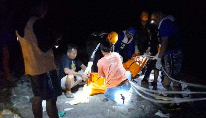 107 Proses Evakuasi Korban Warga Jerman yang Meninggal Akibat Terjatuh dari Tebing