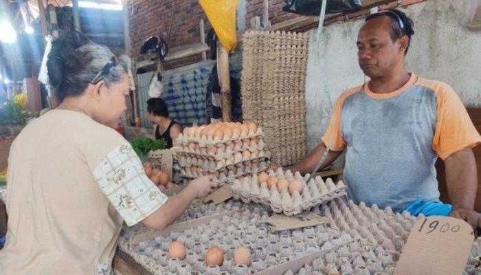 Pedagang Telur di Pasar Tuminting Manado Sulawesi Utara