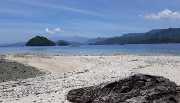 Pulau Tiga Maelang di Bolmong, Sulawesi Utara.
