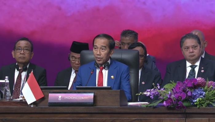 Presiden Joko Widodo ketika berbicara pada hari ketiga pertemuan Konferensi Tingkat Tinggi ASEAN ke-43. (Tangkapan Layar dari Kemkominfo TV di YouTube)