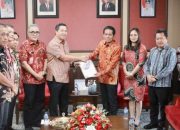 Kunjungan Pimpinan Ombudsman Republik Indonesia (RI) Jemsly Hutabarat ke Kantor Gubernur Sulut di Lantai 6.