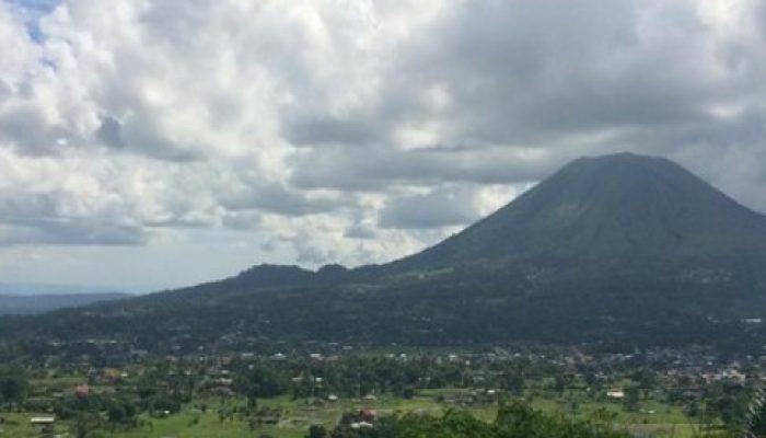 Gunung Lokon di Tomohon, Gunung Soputan di Minahasa Selatan/Minahasa Tenggara, dan Gunung Ruang di Kepulauan Sitaro, Sulawesi Utara, saat ini memiliki status waspada.