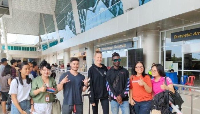 Penerimaan para Digital Nomad oleh Pemerintah Kota Bitung di Bandara Internasional Sam Ralangi Manado, Sulawesi Utara.