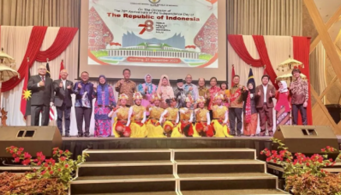Foto Bersama di Resepsi HUT ke-78 Kemerdekaan RI di Kuching, Malaysia.
