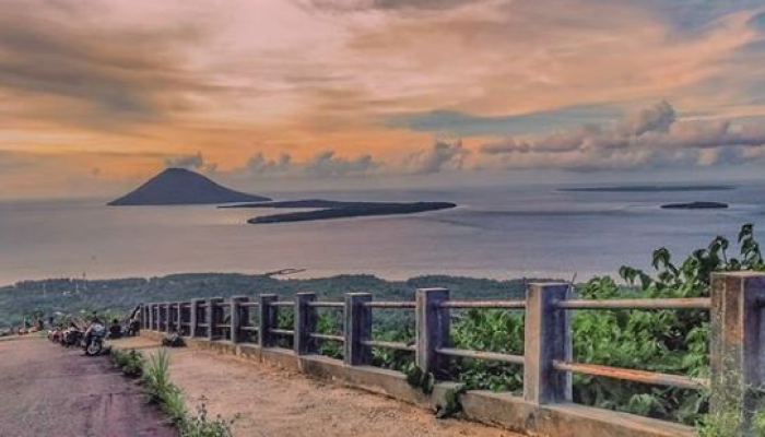 Pemandangan dari gunung Tumpa Manado