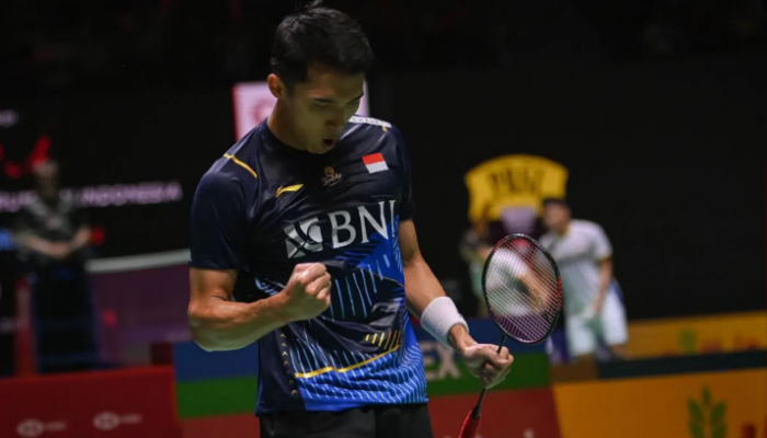 onatan Christie merayakan kemenangan setelah mengalahkan Kanta Tsuneyama dalam Indonesia Open 2023.