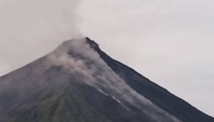 PGA Ingatkan Warga Patuhi Radius Bahaya Gunung Karangetang Meski Lava Turun.