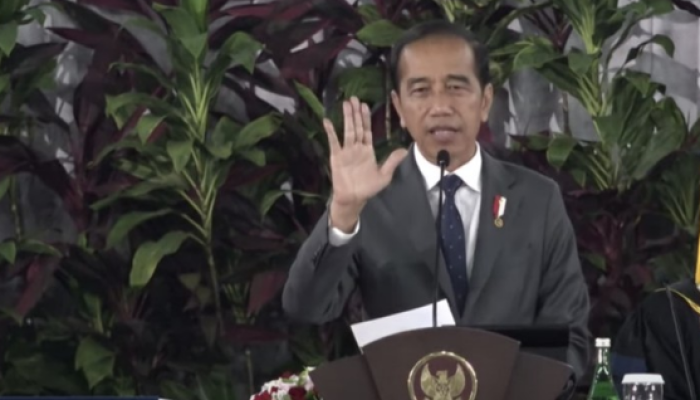 Joko Widodo berbicara dalam acara perayaan Dies Natalis ke-60 IPB di Bogor pada 15 September 2023.