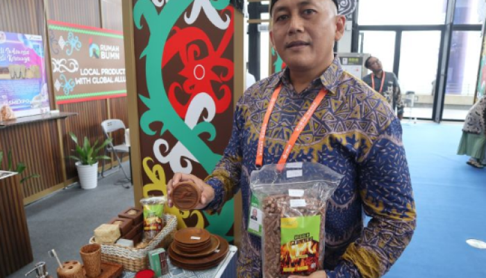 Agung, General Manager Woodeco Indonesia, hadir dalam CAEXPO ke-20 di NICEC, Nanning, Tiongkok pada Minggu, 17 September 2023.