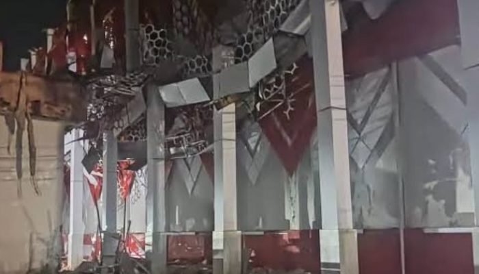 Gempa kecil mengakibatkan runtuhnya proyek perhiasan palsu di Gedung KONI.
