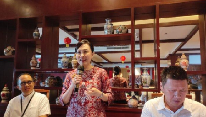 Presiden Direktur (Presdir) CIMB Niaga, Lani Darmawan, berbicara kepada wartawan di Manado pada hari Selasa, tanggal 19 September 2023.