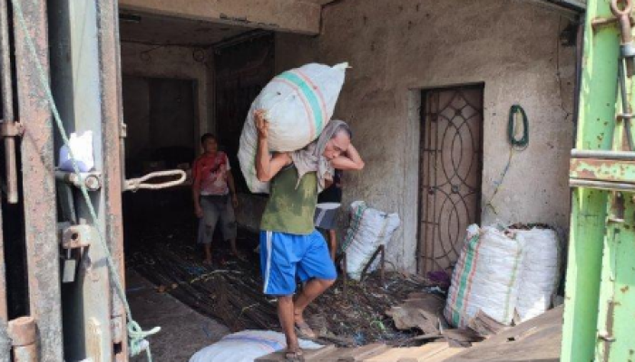 Gudang kopra di Kelurahan Calaca, Wenang, Manado, Sulawesi Utara, Selasa (19/9/2023).