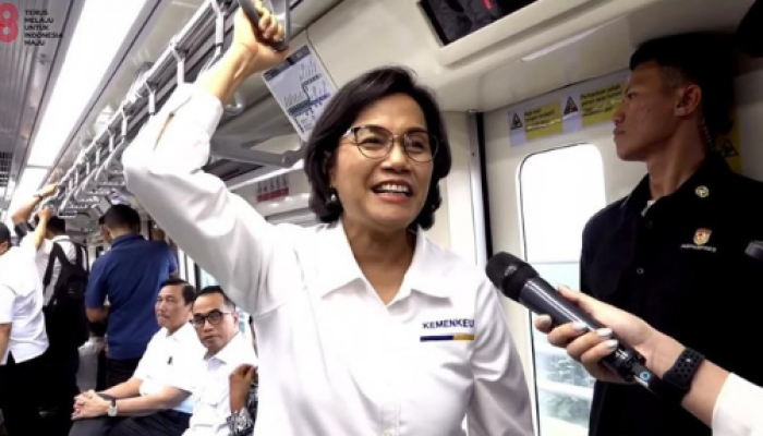 Mentri keuangan Sri Mulyani turut dalam peresmian LRT Terintegrasi Jabodebek.