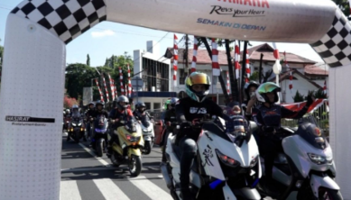 Pengendara Skutik Yamaha X-MAX dalam Acara Maxi Yamaha Day 2023.
