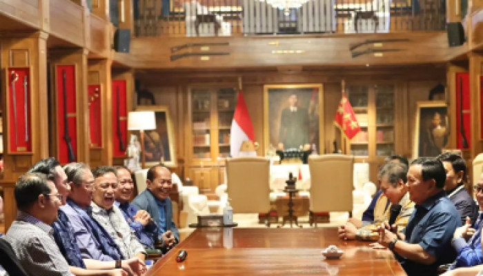 Pada tanggal 17 September 2023, AHY, Ketua Majelis Tinggi Partai Demokrat, dan pengurus Partai Demokrat bertemu dengan Prabowo Subianto, Ketua Umum Partai Gerindra, beserta pimpinan partai Koalisi Indonesia Maju di Hambalang, Jawa Barat.