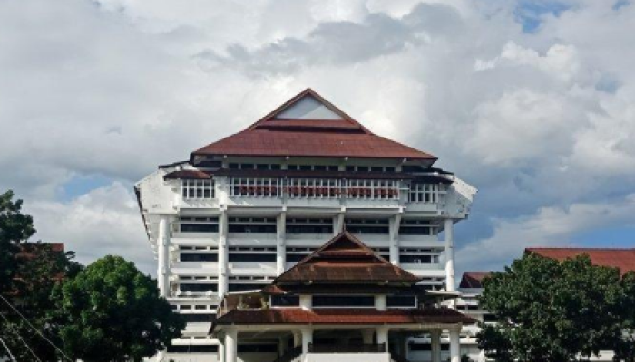 Gedung Kantor Gubernur Sulawesi Utara.