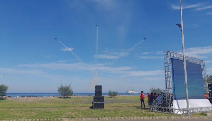 Aksi Spektakuler Enam Pesawat Bonanza TNI AL.