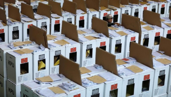 Kotak suara untuk pemilu yang akan datang di Indonesia terlihat sebelum didistribusikan di Jakarta, pada tanggal 12 April 2019.