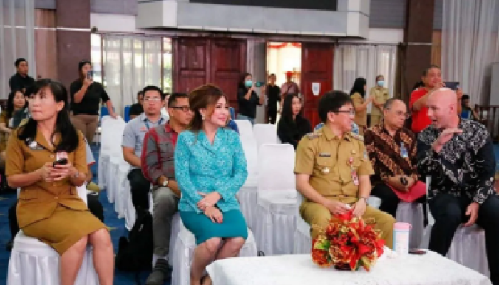 Wali Kota Manado, Andrei Angouw, dan Ketua Tim Penggerak PKK Kota Manado, Iren Golda Angouw Pinontoan, turut serta dalam rapat koordinasi pembentukan APSAI di Manado pada 25 September 2023.