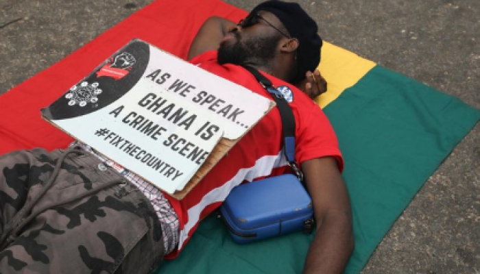 573 Ghana Menghadapi Bangkrut, Demonstrasi Massa Berlarut-larut