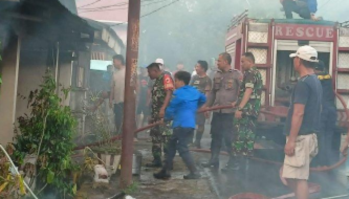 Kebakaran di Kelurahan Sarongsong Satu Airmadidi, Sulut, 26 September 2023.