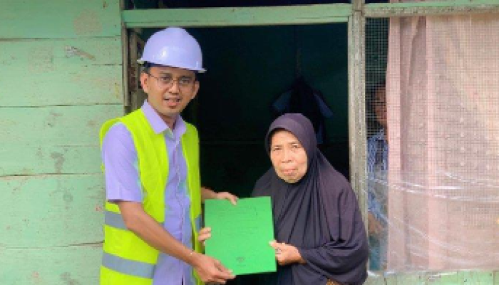 Warga Toruakat, Dumoga, Sulawesi Utara, diberikan bantuan pemugaran rumah.