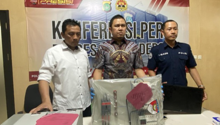 Gambar: Polisi Membeberkan Kasus Pencurian Listrik di Depok, Jawa Barat (Jabar)