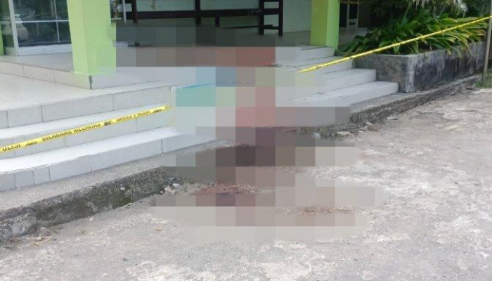 Individu dengan inisial T secara tiba-tiba menghilang setelah penemuan mayat di depan masjid di Tomohon. Polisi menyebut T adalah rekan korban dalam insiden tersebut.