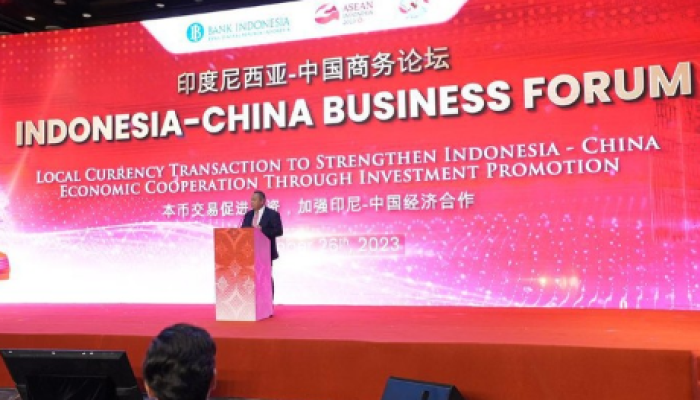 Perry Warjiyo, Gubernur BI, berbicara di "Forum Bisnis Indonesia-China" di Beijing, China, pada 26 September 2023.