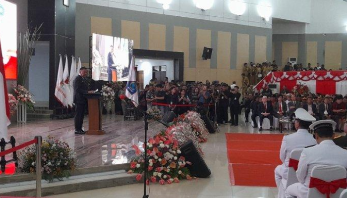 Olly Dondokambey saat pelantikan lima Penjabat Bupati dan Walikota di Sulut: "Kerja keras, evaluasi tiap tiga bulan, netral di politik.