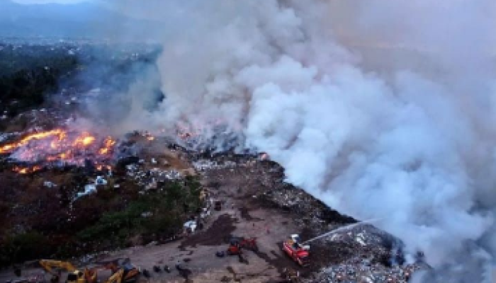 TPA Sumompo yang terbakar sejak hari Minggu, tanggal 1 Oktober 2023