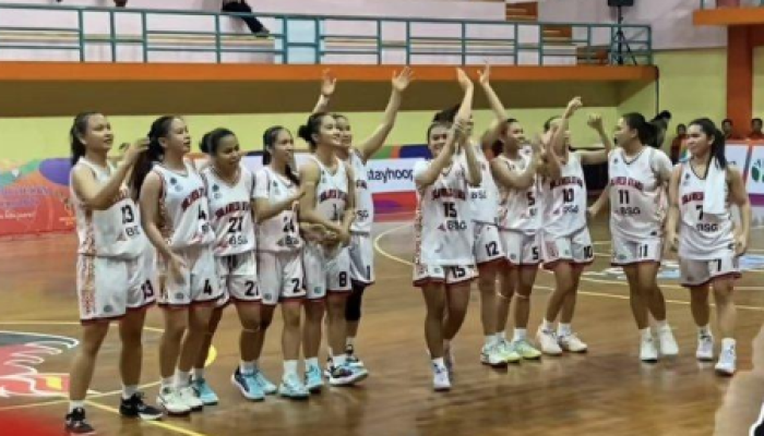 Tim Basket Putri Sulawesi Utara berkompetisi di Kejurnas BK PON Aceh Sumut 2023 di GOR Merpati Bali pada Senin (2/10/2023).