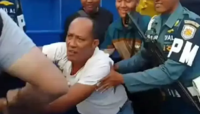 Seorang kapten kapal penumpang KM Gregorius diduga menjadi korban penganiayaan oleh oknum anggota Pomal Lantamal VIII Manado, Sulut.