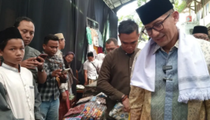 Sandiaga Uno Kunjungi Ponpes Babakan Ciwaringin, Cirebon, Jawa Barat pada Minggu (8/10/2023).