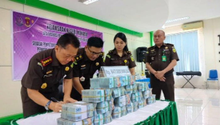 Kejari Manado Sita Uang Negara dari Terpidana Korupsi Banjir 2014, Yenni Siti Rostiani, pada 9 Oktober 2023.