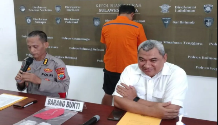 Kabid Humas Polda Sulut dan Direktur Resnarkoba memberikan keterangan pers.