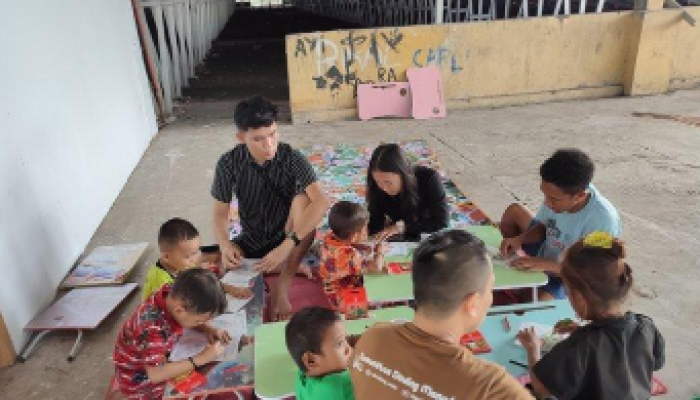 Komunitas Dinding Manado Gelar Kelas Informal di Pasar Bersehati, Manado, Sulawesi Utara.