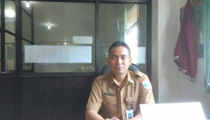 Candra Kurniawan Wahid, Kepala Bidang Perdagangan, tanggapi kenaikan harga beras di Kotamobagu, Senin (2/10/2023).