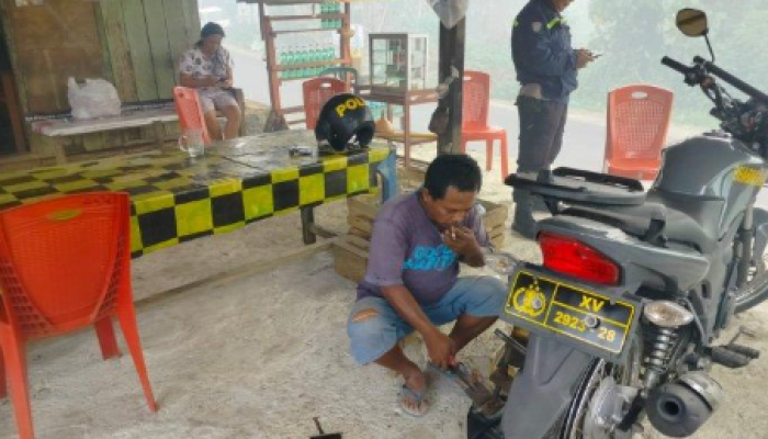 Warga di Kelurahan Buha yang Terpengaruh oleh Asap Kebakaran di TPA Sumompo.